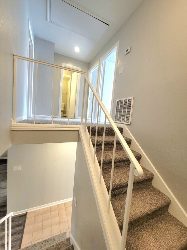 Building Photo - 5920 Arncliffe Dr