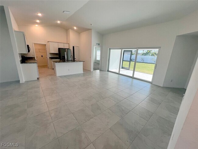 Building Photo - 1422 SW 10th St