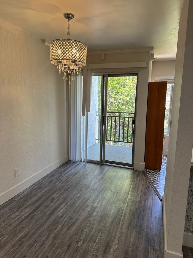 Building Photo - 1 Bedroom Condo - La Mesa