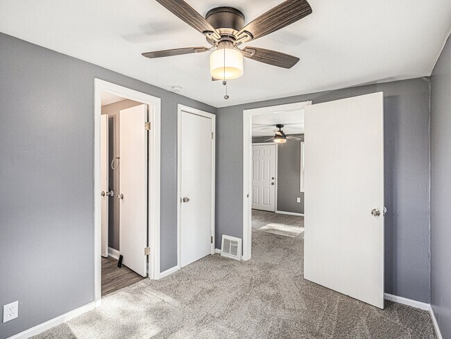 Building Photo - 5102 NE 47th Terrace