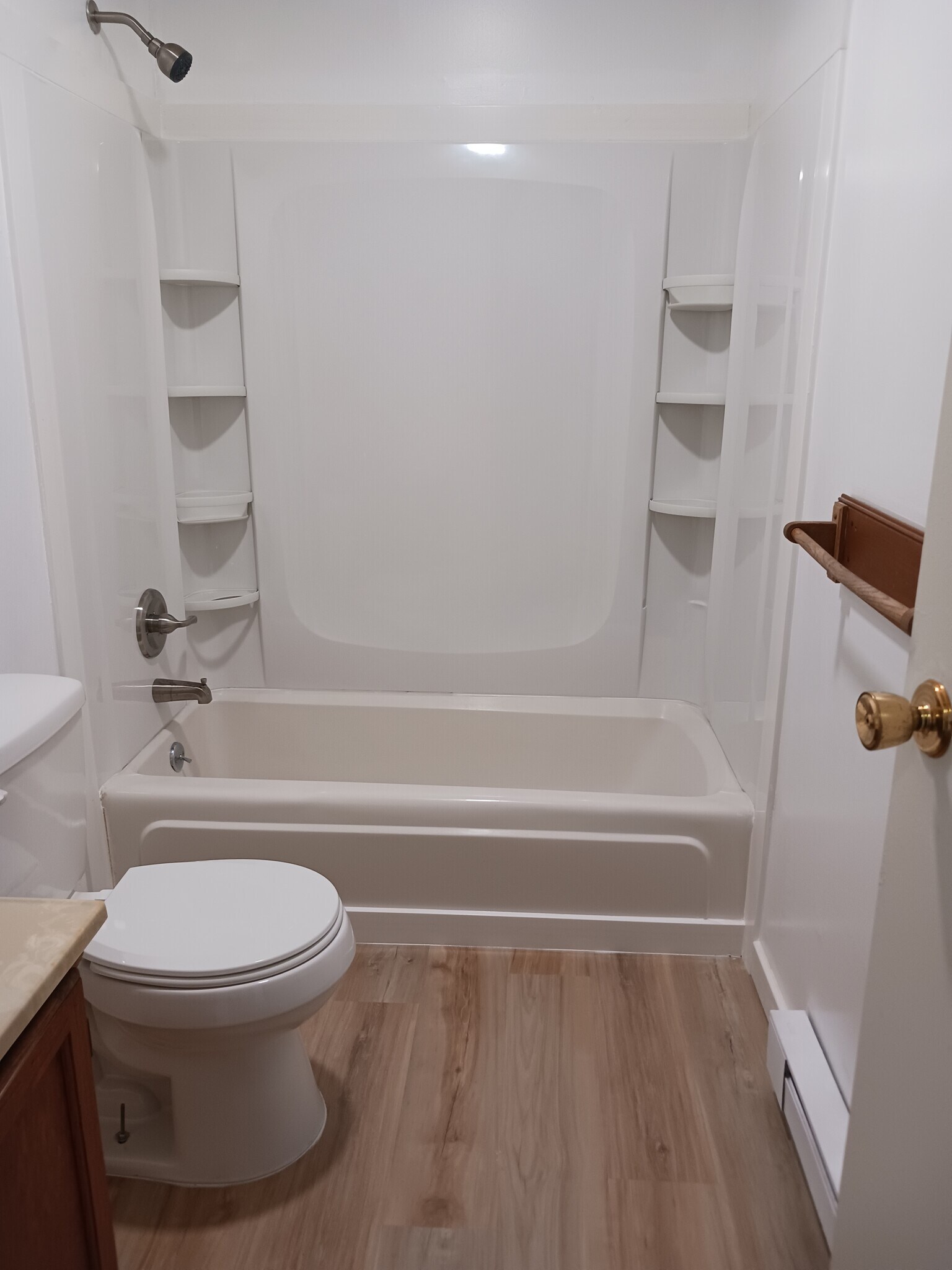 Full Bath - 8 Adirondack Rd