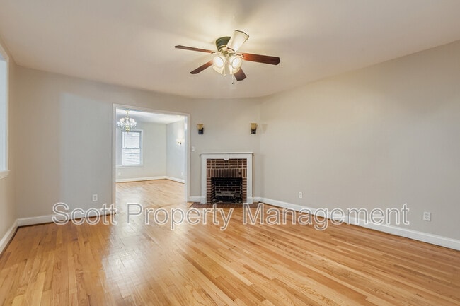 Primary Photo - 824 E 33rd St