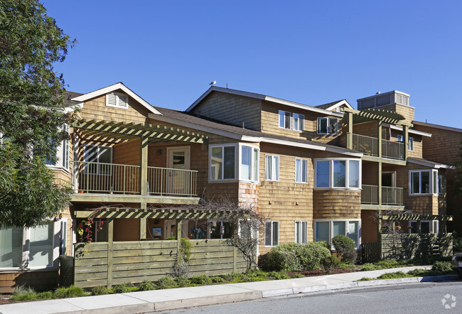 Building Photo - Vista Point Apartments