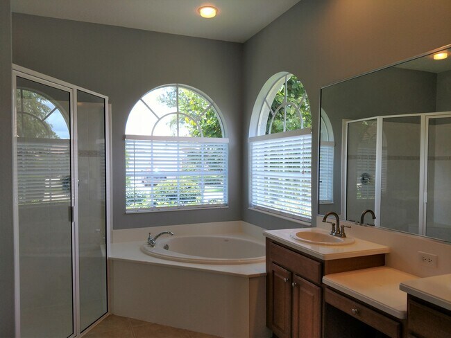Building Photo - Annual Rental: Luxurious 4 Bedroom 3 bath POOL home in Woodlands of Rivendell! Just Blocks form P...