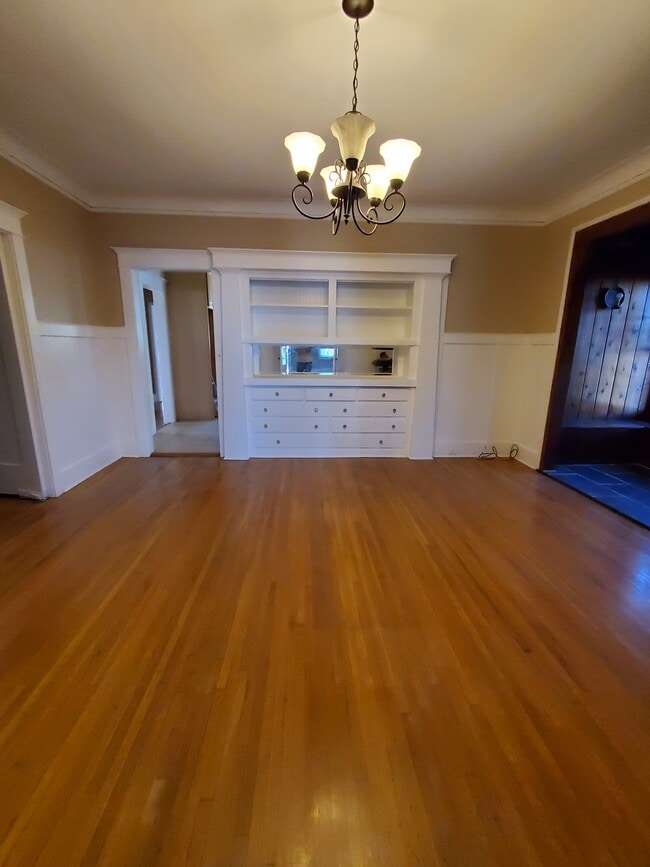 Building Photo - 103 S Ardmore Ave