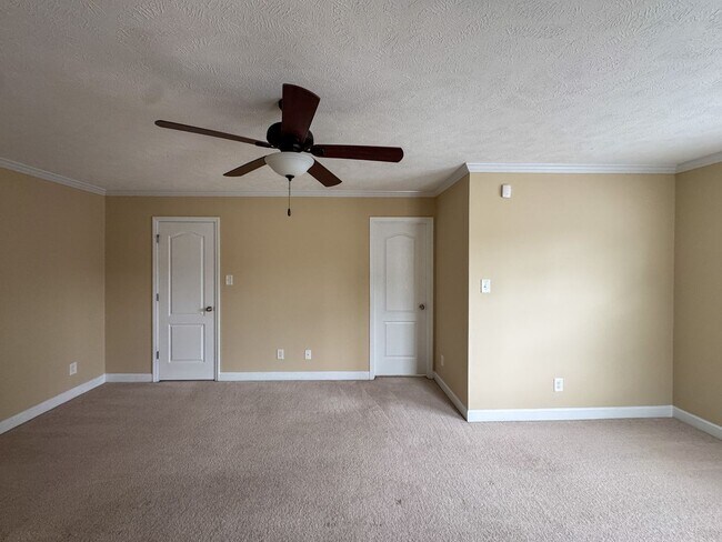 Building Photo - Gorgeous 3 Bed 2.5 Bath Home on Corner Lot