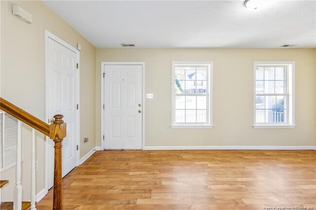 Building Photo - 8528 English Saddle Dr