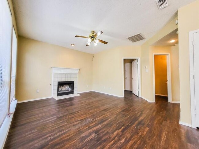 Building Photo - Keller ISD! PARK GLEN ADDITION 4 bedroom 2...