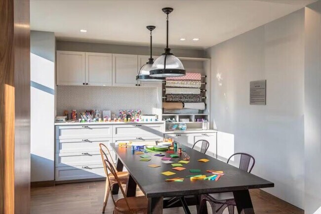 Building Photo - 40 E Pier Dr