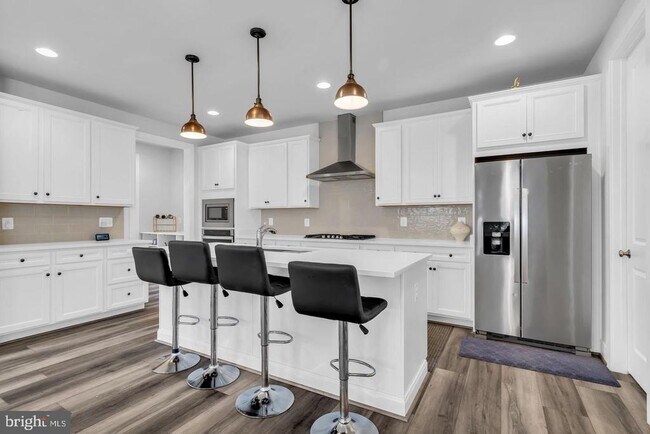 Building Photo - 41919 Spring Air Dr