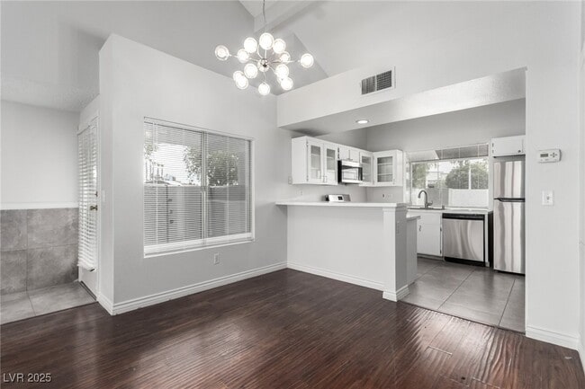 Building Photo - 5644 Vineyard Ln