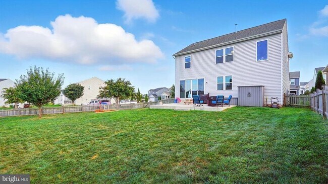 Building Photo - 2156 Chestnut Dr.