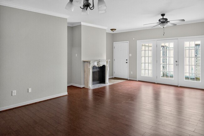 Building Photo - 562 Wilcrest Dr