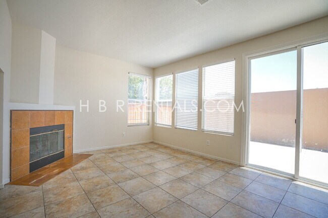 Building Photo - Charming 4-Bed, 2.5-Bath Home in Tracy’s E...