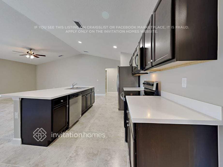 Building Photo - 719 Merrimac St SE