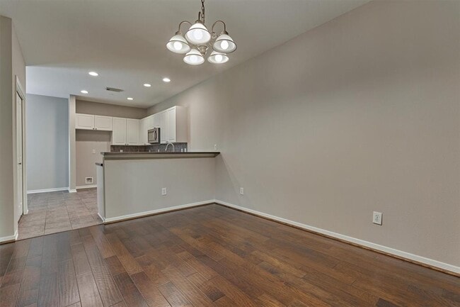 Building Photo - 83 Woodlily Pl