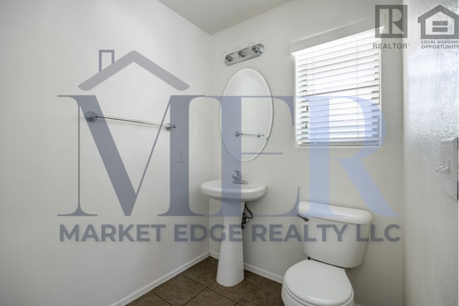 Building Photo - 3Bed/2.5Bath House at Honeycutt Ave/Hogene...