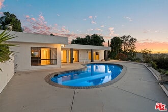 Building Photo - 3329 Dona Rosa Dr