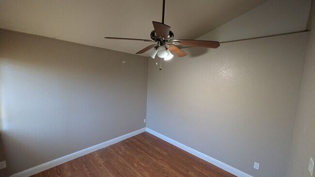 Building Photo - 321 Falcon Ct