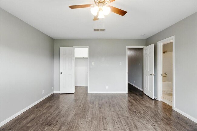 Building Photo - 2402 Glen Field Dr