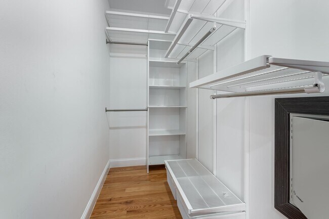 Building Photo - 65-67 Storms Ave