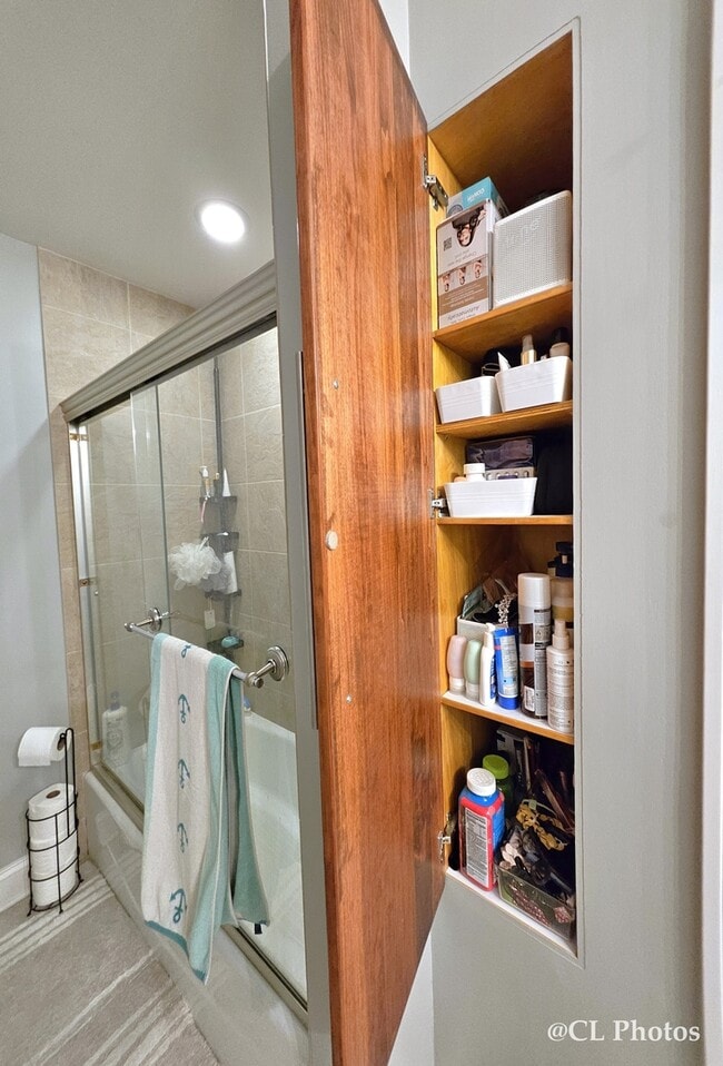 Building Photo - 500 N Damen Ave