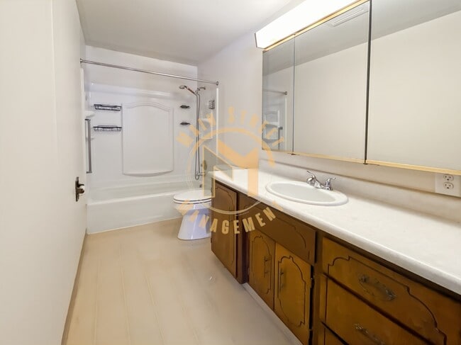 Building Photo - 1433 Baumgart Rd