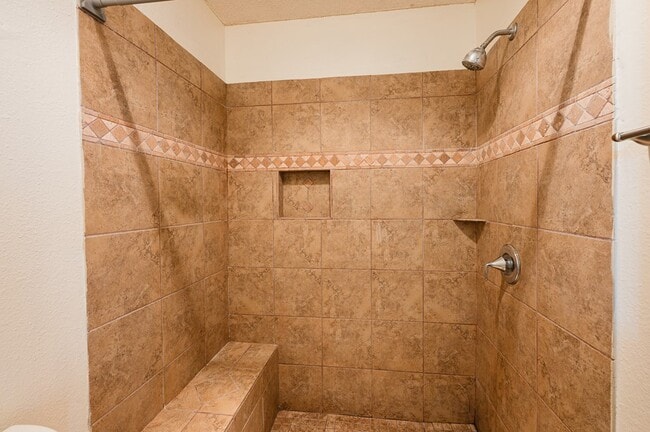 Building Photo - 5122 Sunnyside Dr