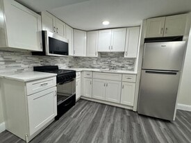 Building Photo - 222 S 8th St