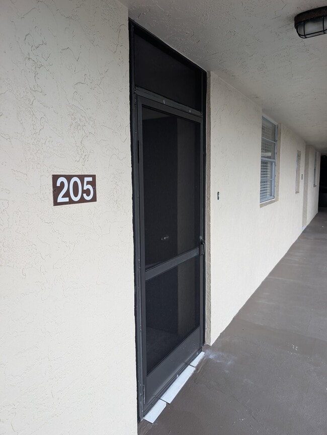 Building Photo - 740 E Ocean Ave