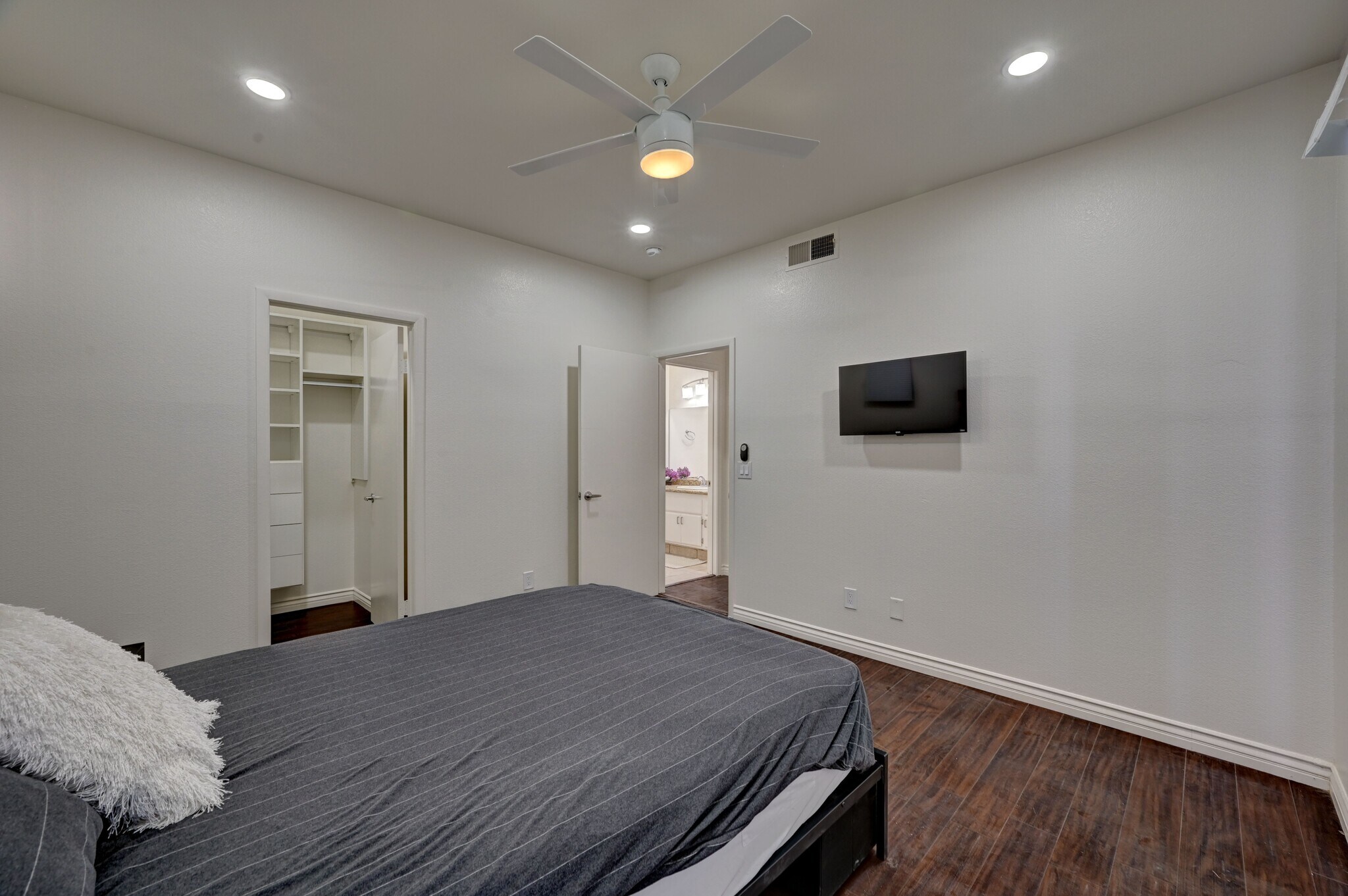 Building Photo - 251 S Green Valley Pky