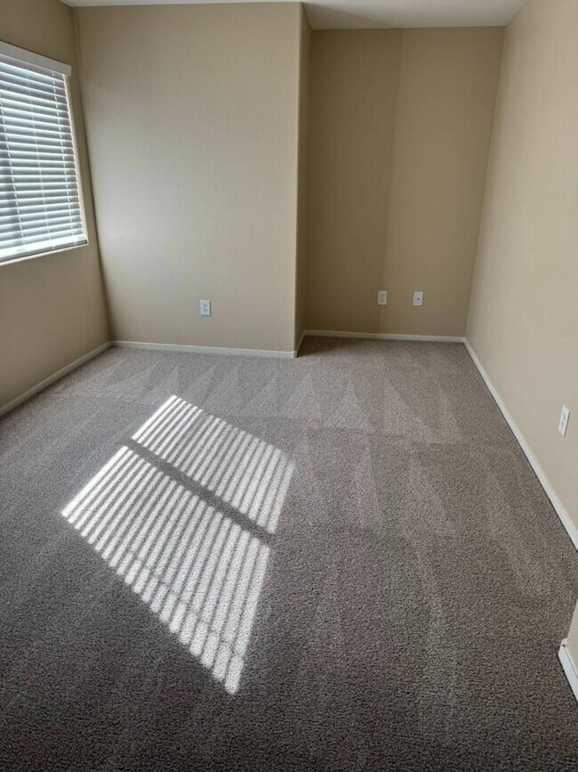 Building Photo - 2228 Cambridge Elms St