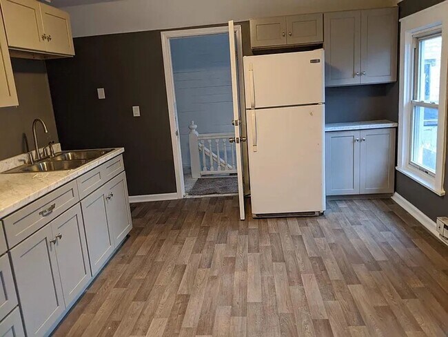 Building Photo - 407 Fourth Street