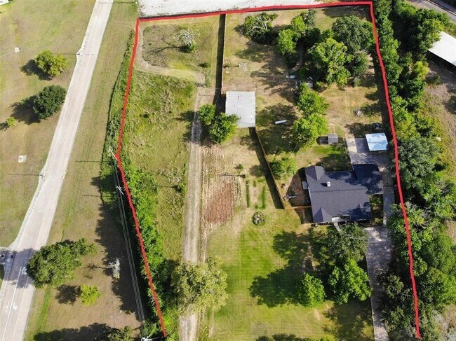 Building Photo - 22985 Hwy 105 W