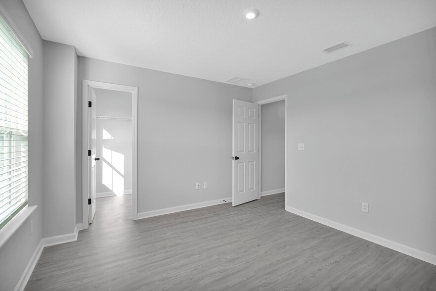 Building Photo - 162 Dahlia Falls Dr