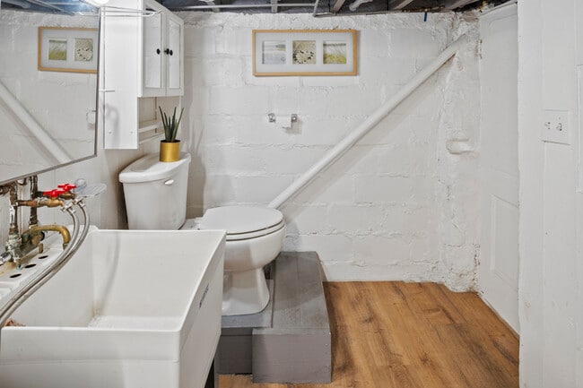 Building Photo - 1109 W 40th St