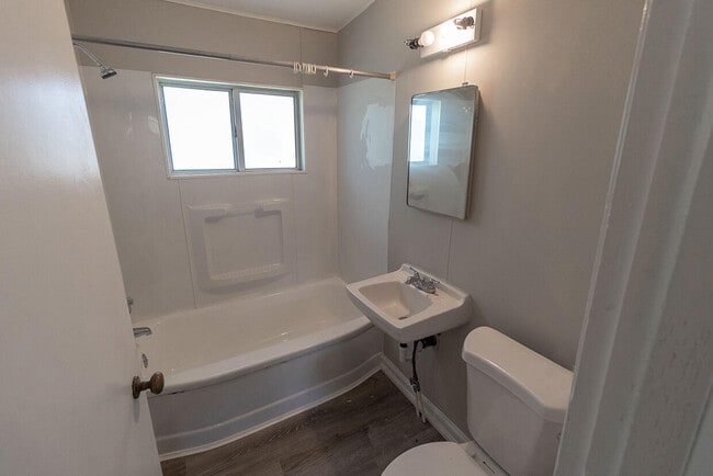 Building Photo - 7460 N Wade School Rd