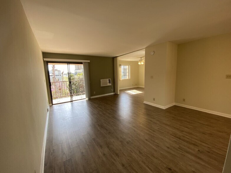 Building Photo - 300 E Tujunga Ave