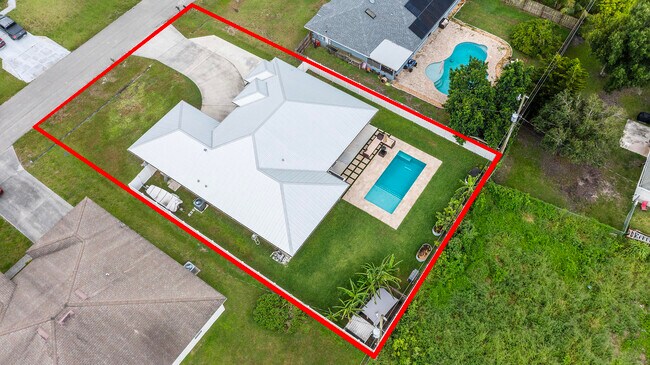 Building Photo - 1280 SW Kalevala Dr