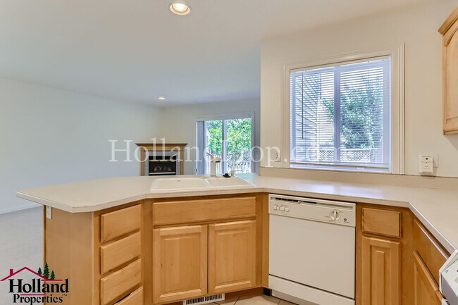 Building Photo - Beautiful Duplex with Great Location!!! NEW PRICE and REDUCED SECURITY DEPOSIT