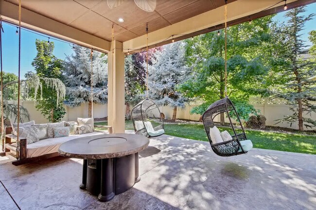 Building Photo - 5605 N Morpheus Pl