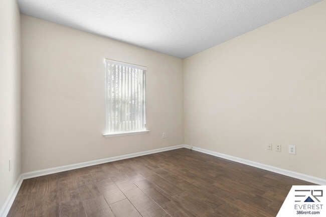 Building Photo - 9 Waywood Pl