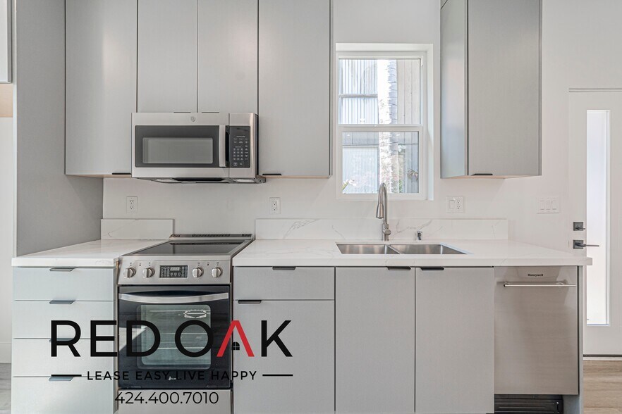 Building Photo - 4590 Riverton Ave