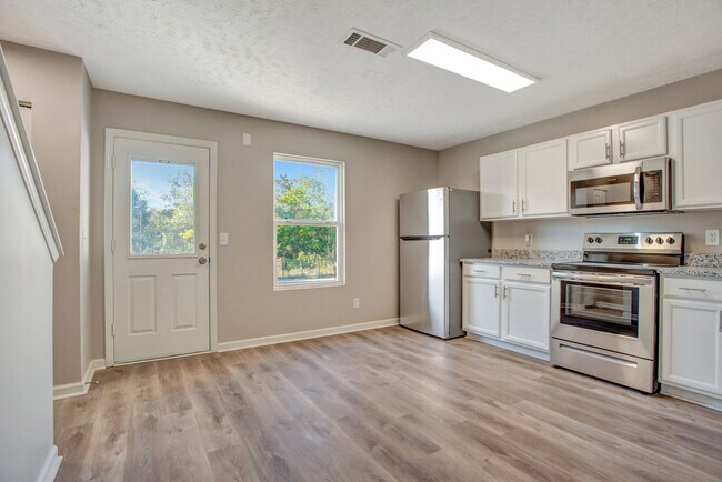 Building Photo - Charming 2BR Townhome in Antioch