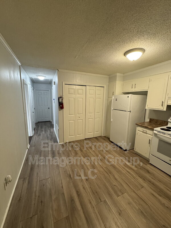 Building Photo - 2217 Apple Valley Rd