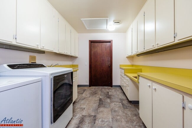 Building Photo - Beautiful Los Gatos Home | Remodeled | Ama...