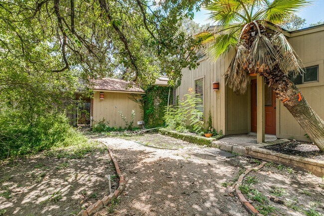 Building Photo - BEAUTIFUL 4-BEDROOM HOME IN ALAMO HEIGHTS