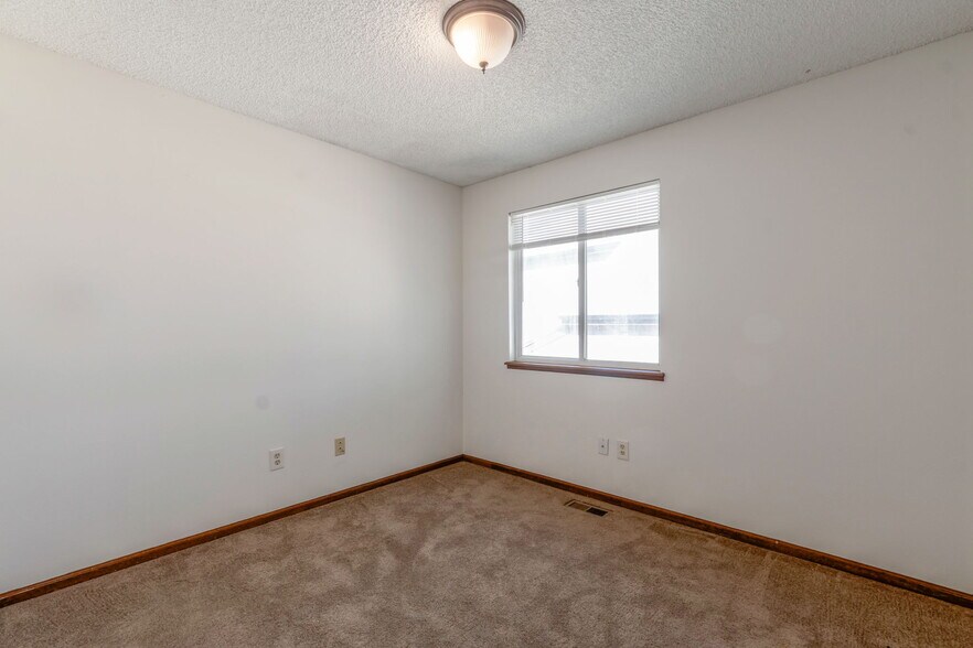 Upper level bedroom - 1752 Juniper St