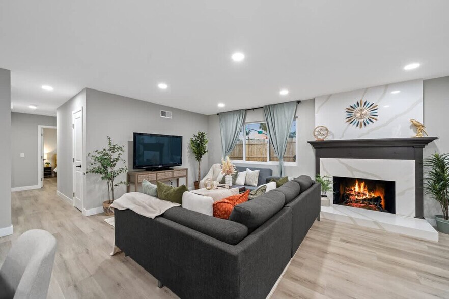 Building Photo - 9827 San Diego St