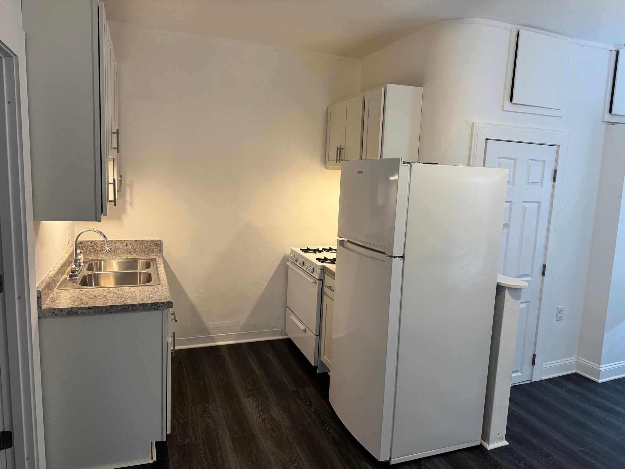 Building Photo - 811 47th St